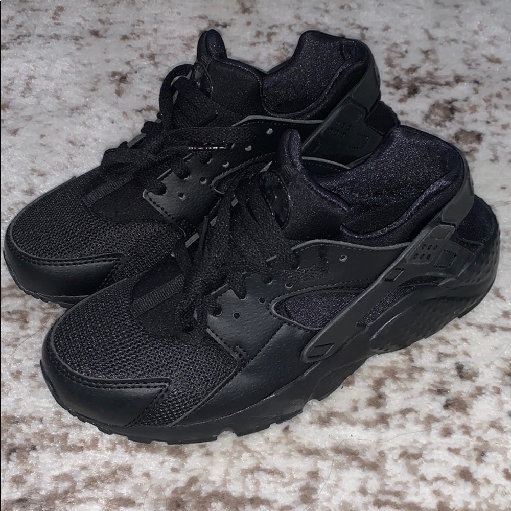 BRAND NEW NIKE HUARACHE
